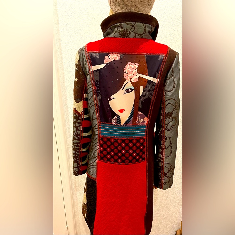 Desigual embroidered geisha coat
Size 44